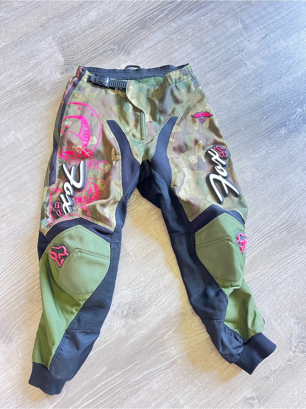 Fox Olive Green Pants with Pink Logo Accent